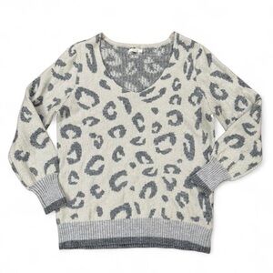 Maurices Grey And White Leopard Print V Neck Sweater Women’s Size L